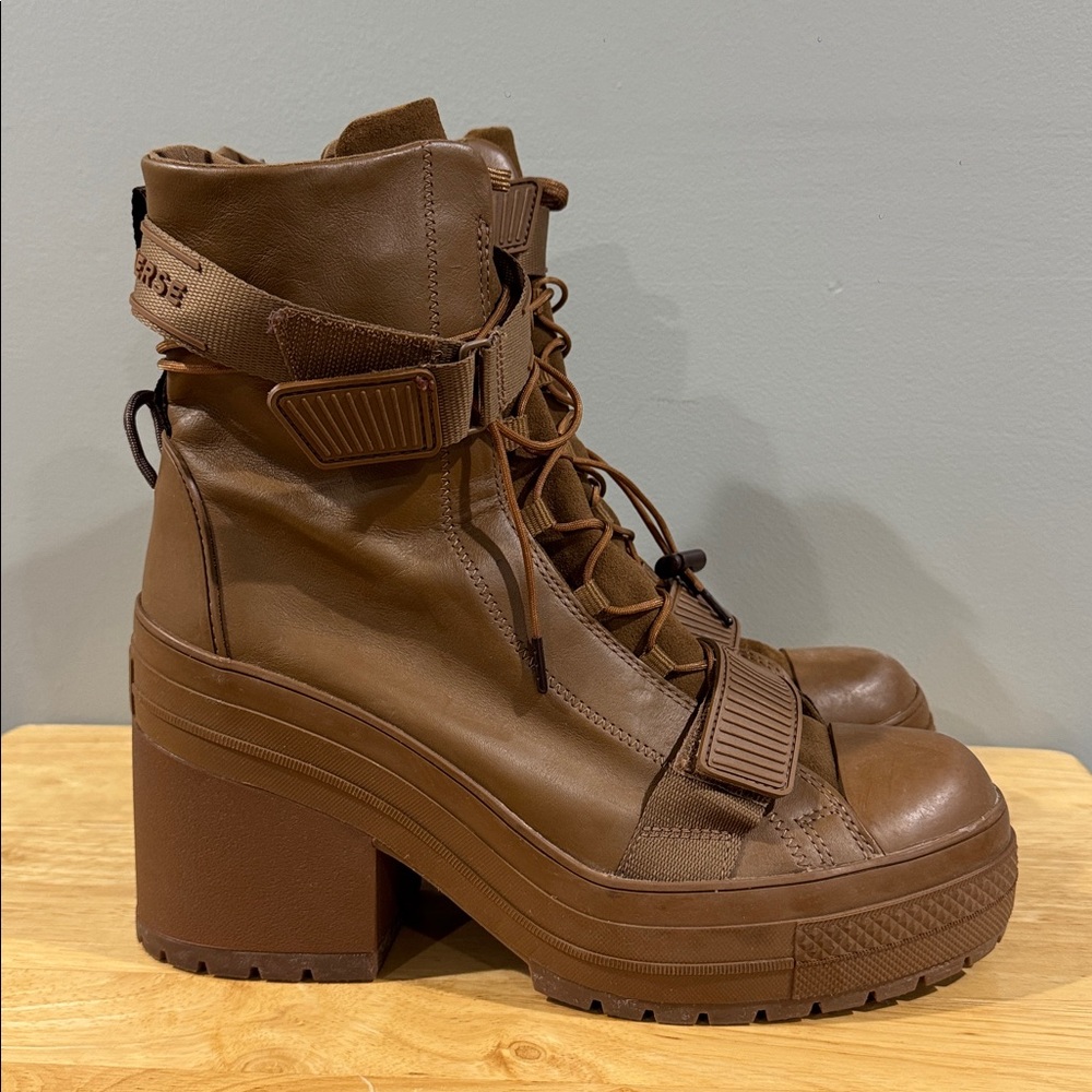 Converse GR82 Hi Top Clove Brown Mountain Club
Leather Platform Boots (Size 11)
